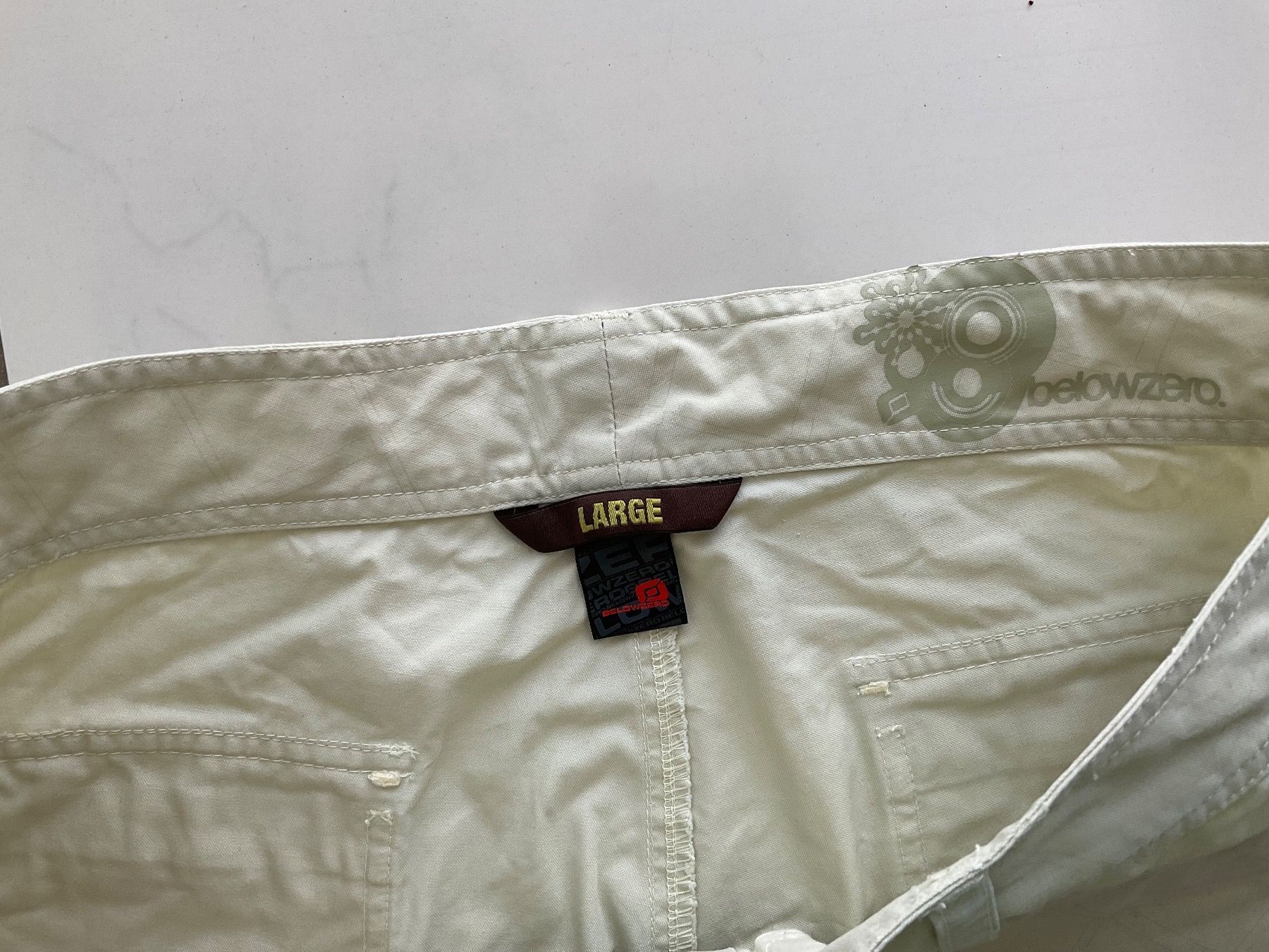 Pantaloni: Bermudas Belowzero Gr.L – Usato da Biel-Benken BL venduto da Sahra1 2