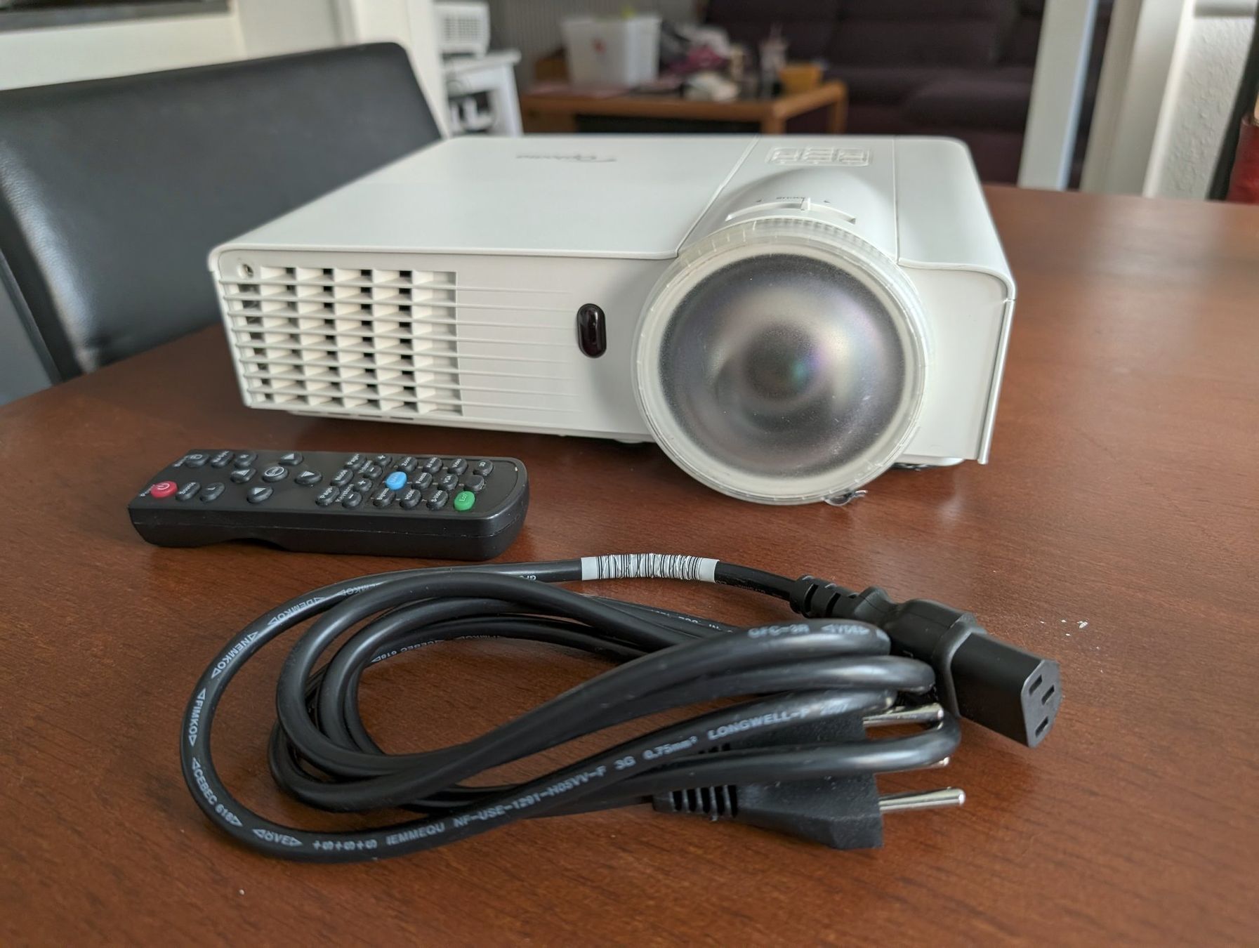 Videoprojektoren: Beamer Optoma GT 760 – Gebraucht aus Winterthur von Diewinti 3