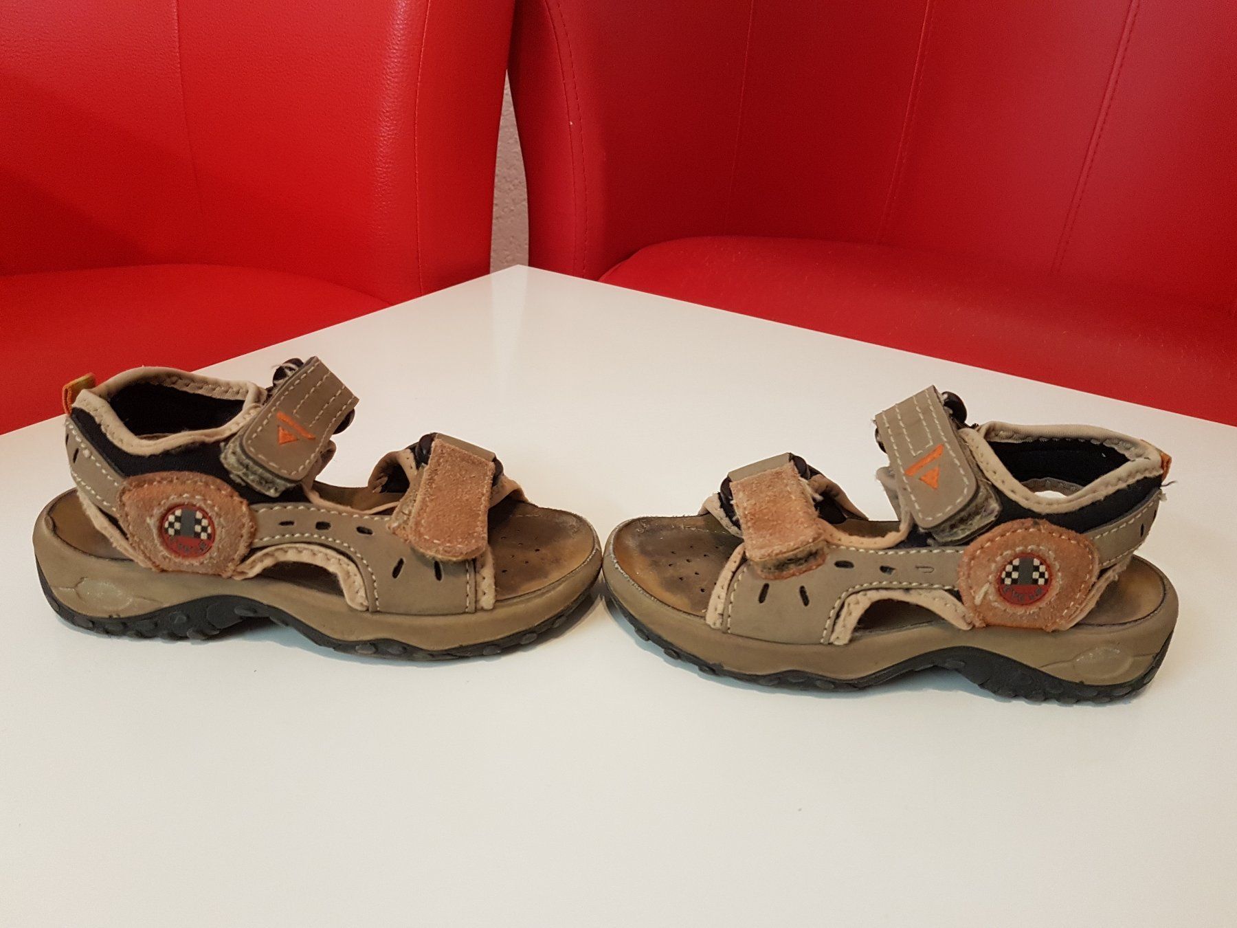 Schuhe für Jungen: Sandalen Grösse 25 – Gebraucht aus Obergösgen von schesom