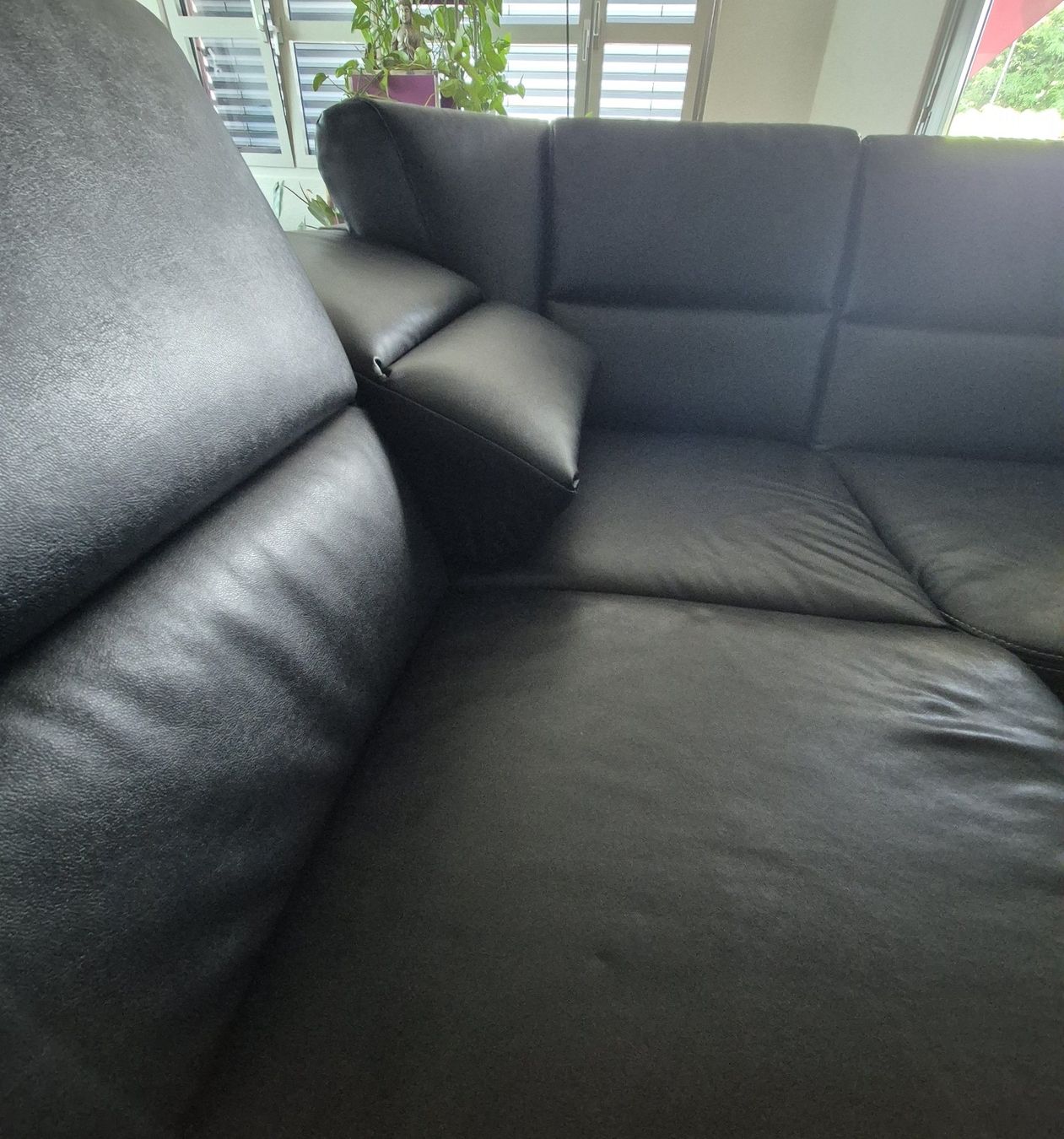 Divani: Schwarzes Kunstleder Ecksofa mit Schlaffunktion, Top Zustand – Usato da Burgdorf venduto da anj_8kn5 4