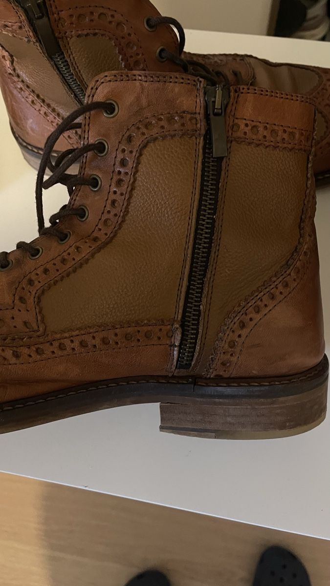 Scarpe da uomo: Bottines en cuir – Taille 43 – Usato da Vuarrens venduto da Pipaps 1