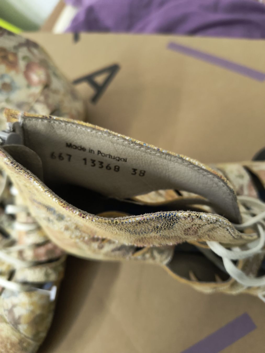 Scarpe da donna: DECODE Damenschuhe, Gr. 38, Blumenmuster, Top Zustand! – Usato da Schöfflisdorf venduto da kin_2dp9 1