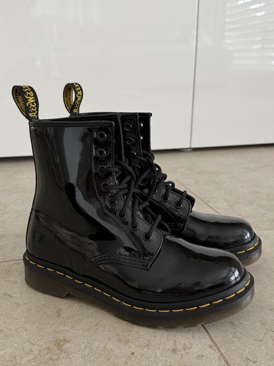 Dr. Martens Damenschuhe: Dr. Martens Lackleder Boots (38) – Gebraucht aus Triesen von antonellaaa_ 1