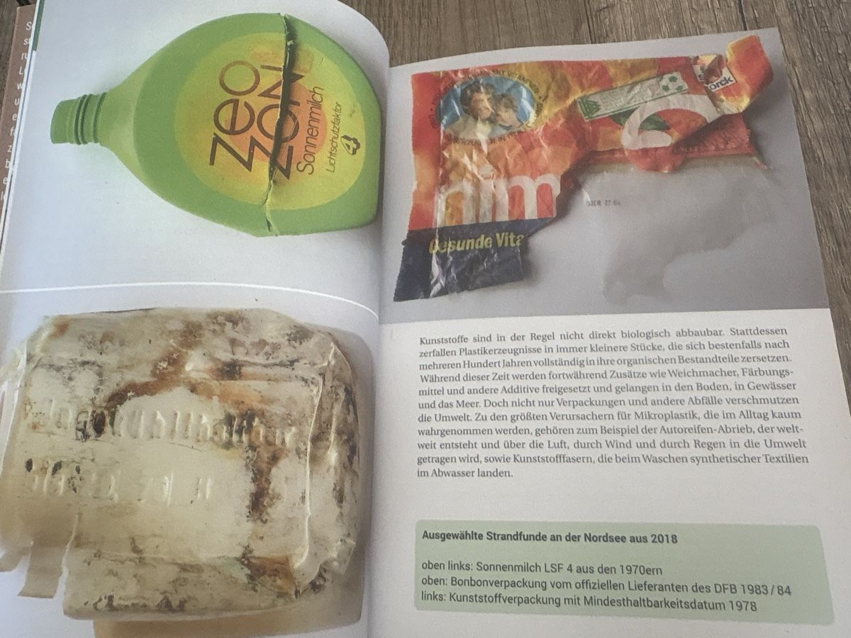 Bücher: Plastiksparbuch – Neu (gemäss Beschreibung) aus Schaffhausen von Reporter 2