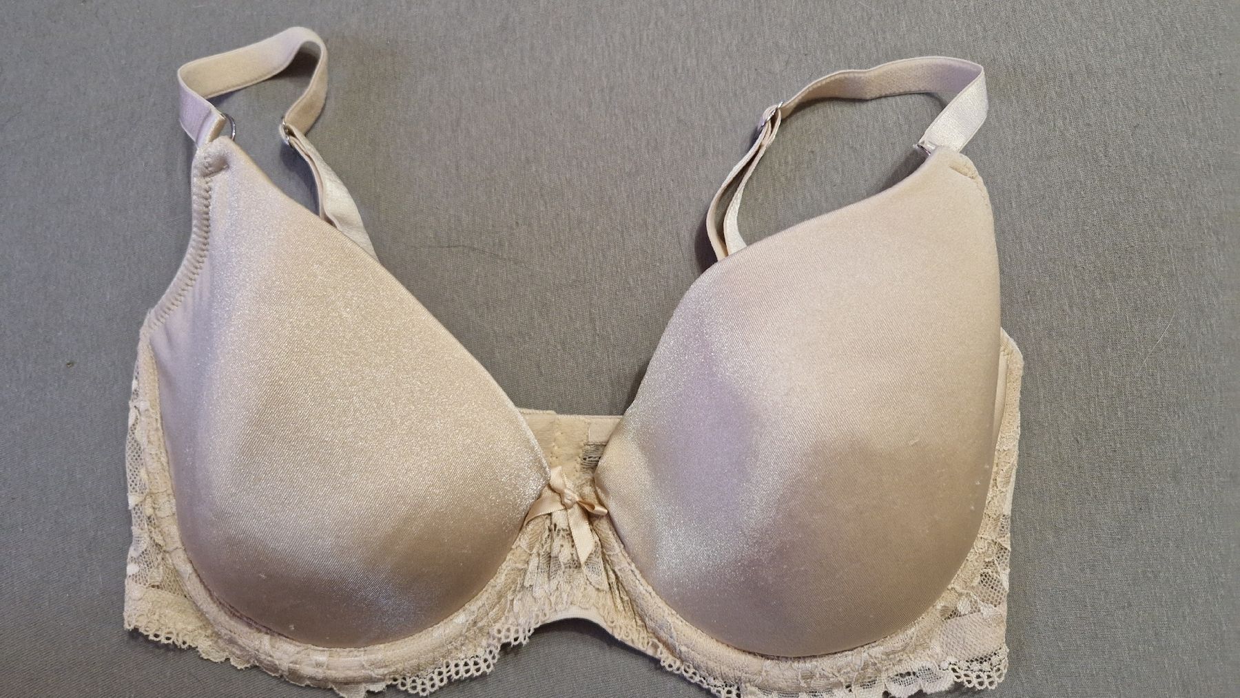 H&M Altra biancheria intima: BH H&M mit Spitze, beige, Grösse 80D  – Nuovo (secondo la descrizione) da Oberengstringen venduto da Sheera7
