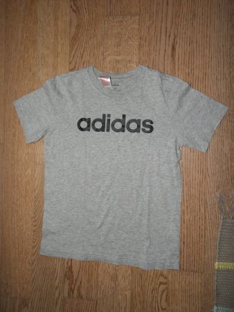 Adidas T-Shirt grau Grösse M (152)