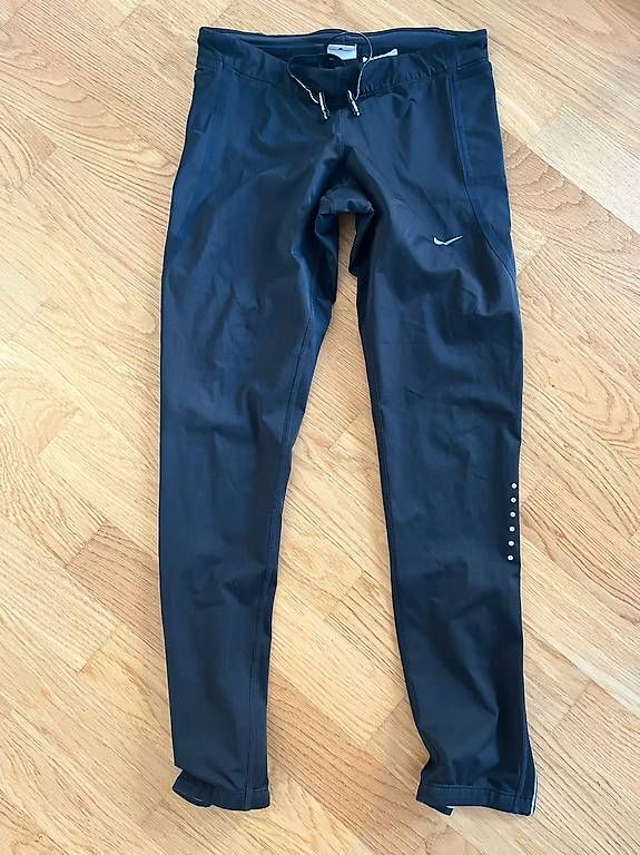 Leggings: Nike Dri-Fit Tights Gr. S – D'occasion à Liestal par Schatzsucher90