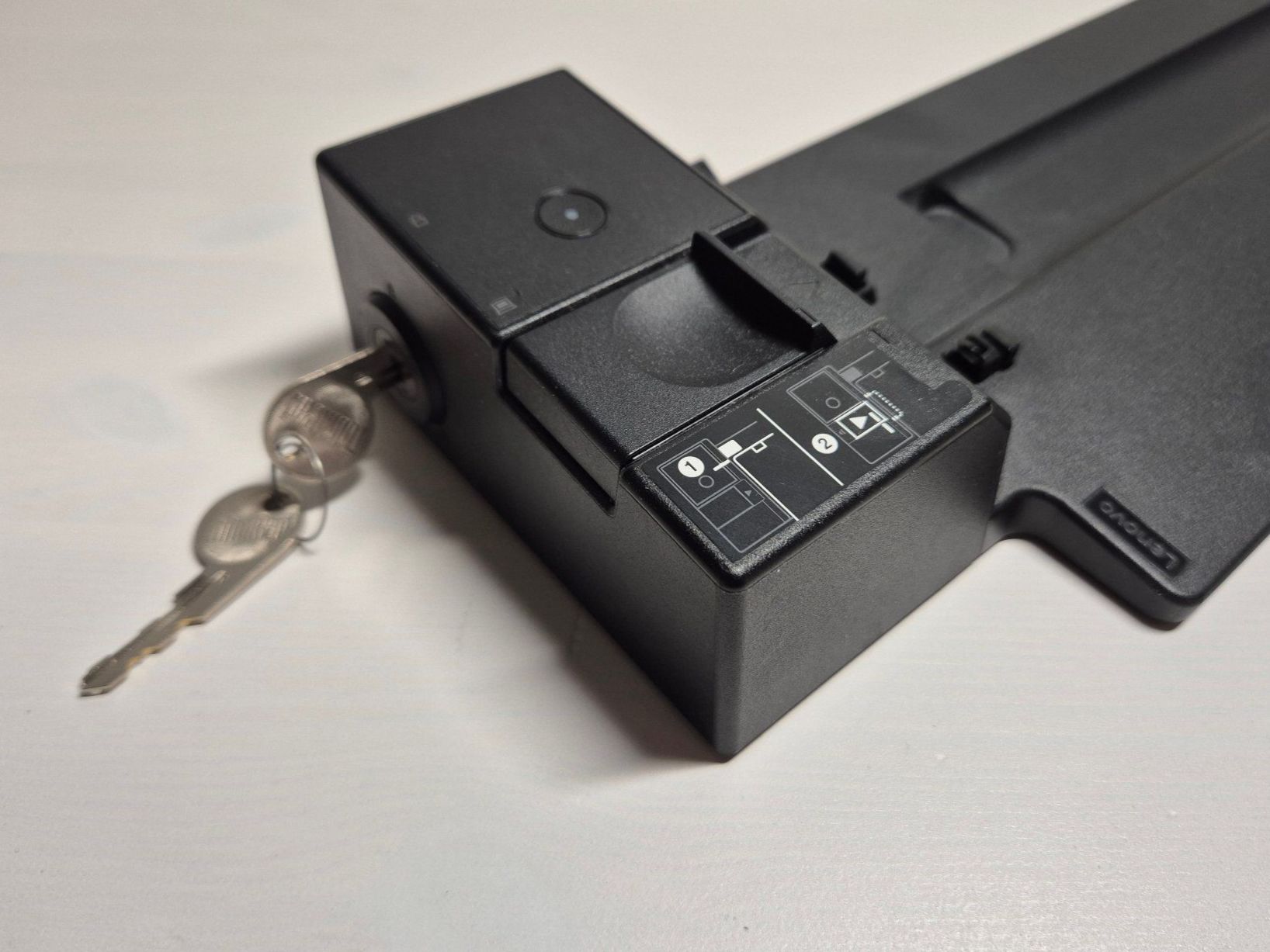 Lenovo Docking station: Dockingstation Lenovo ThinkPad Ultra 40AJ – Usato da Gossau SG venduto da Puch-tech 2