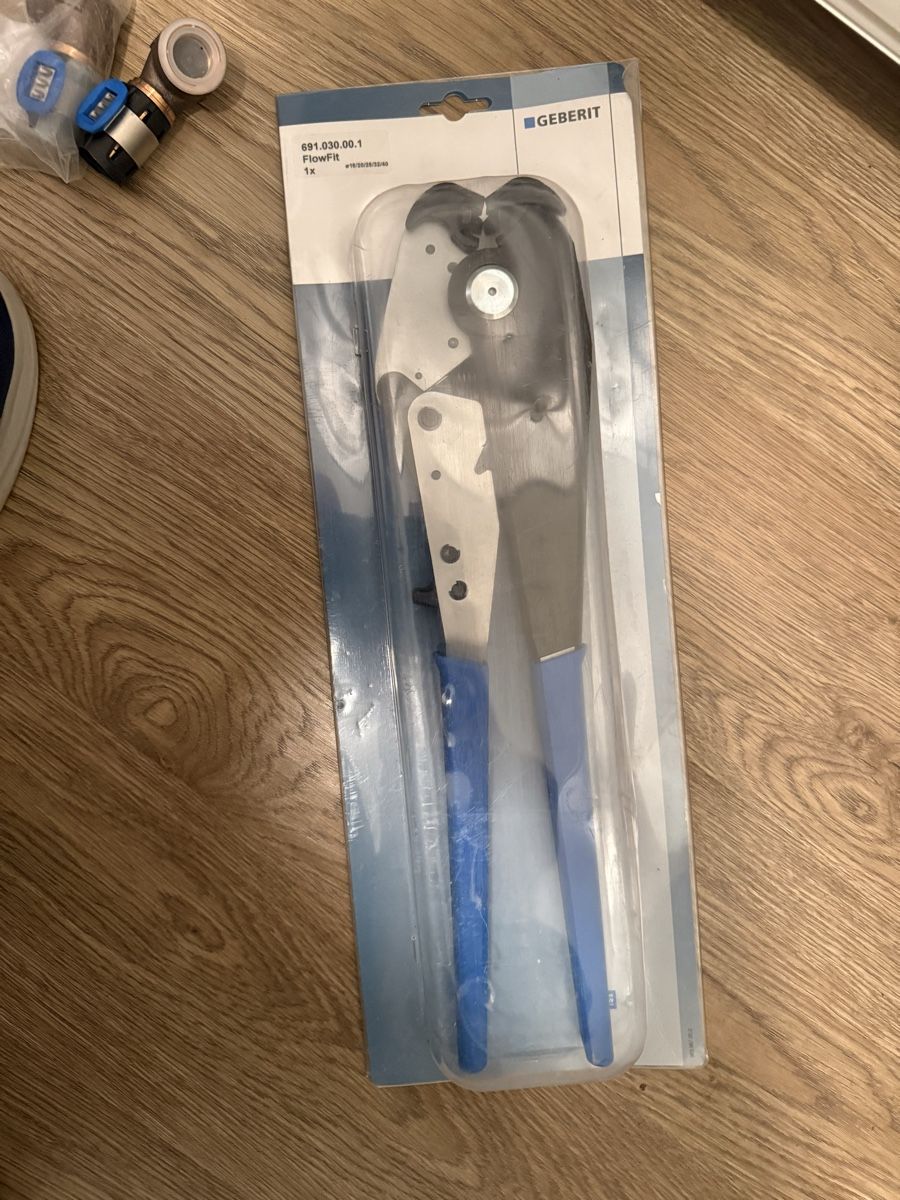 Geberit Tutti gli attrezzi: Geberit FlowFit 691.030.00.1 Crimp Tool new – Usato da Unterägeri venduto da bre_2z2d