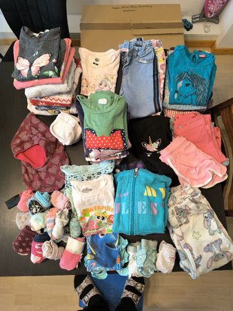 Kleiderpaket Mädchen 98/104 (74 Teile)