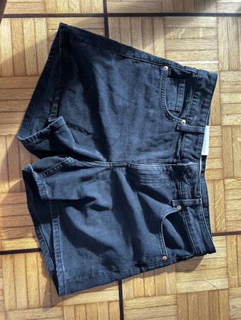 Schwarze H&M Jeansshorts Gr. 38 — Perfekt für den Sommer!