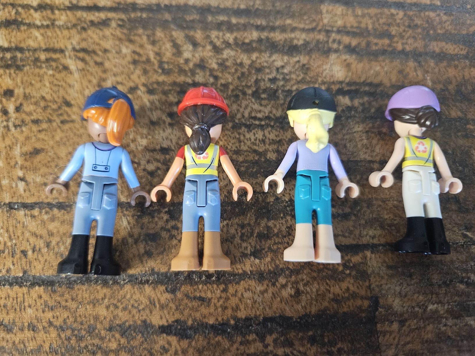 Lego Kit di costruzioni: lego lot de 4 figurines  – Usato da Confignon venduto da Ecrofigs 1