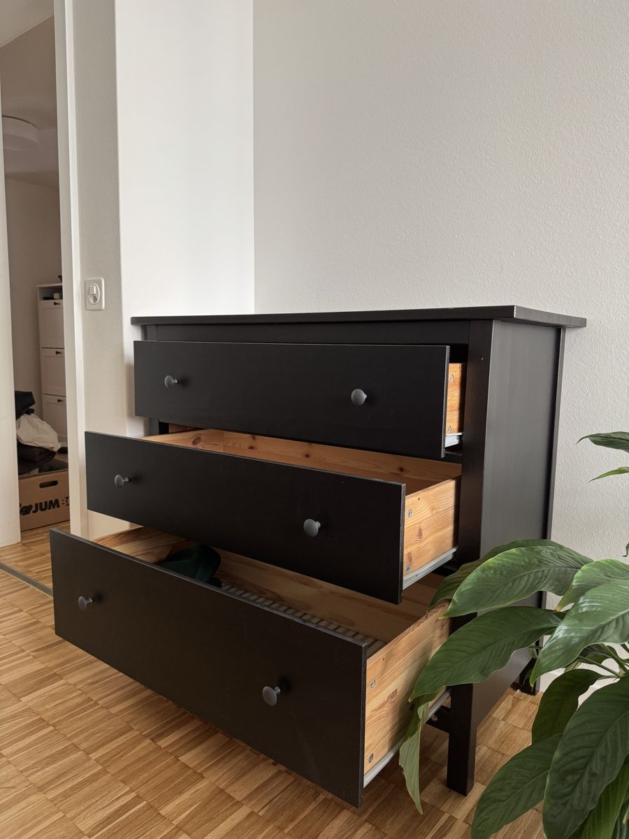 Cassettiere: Hemnes Kommode IKEA – Usato da Winterthur venduto da chrigelable 1