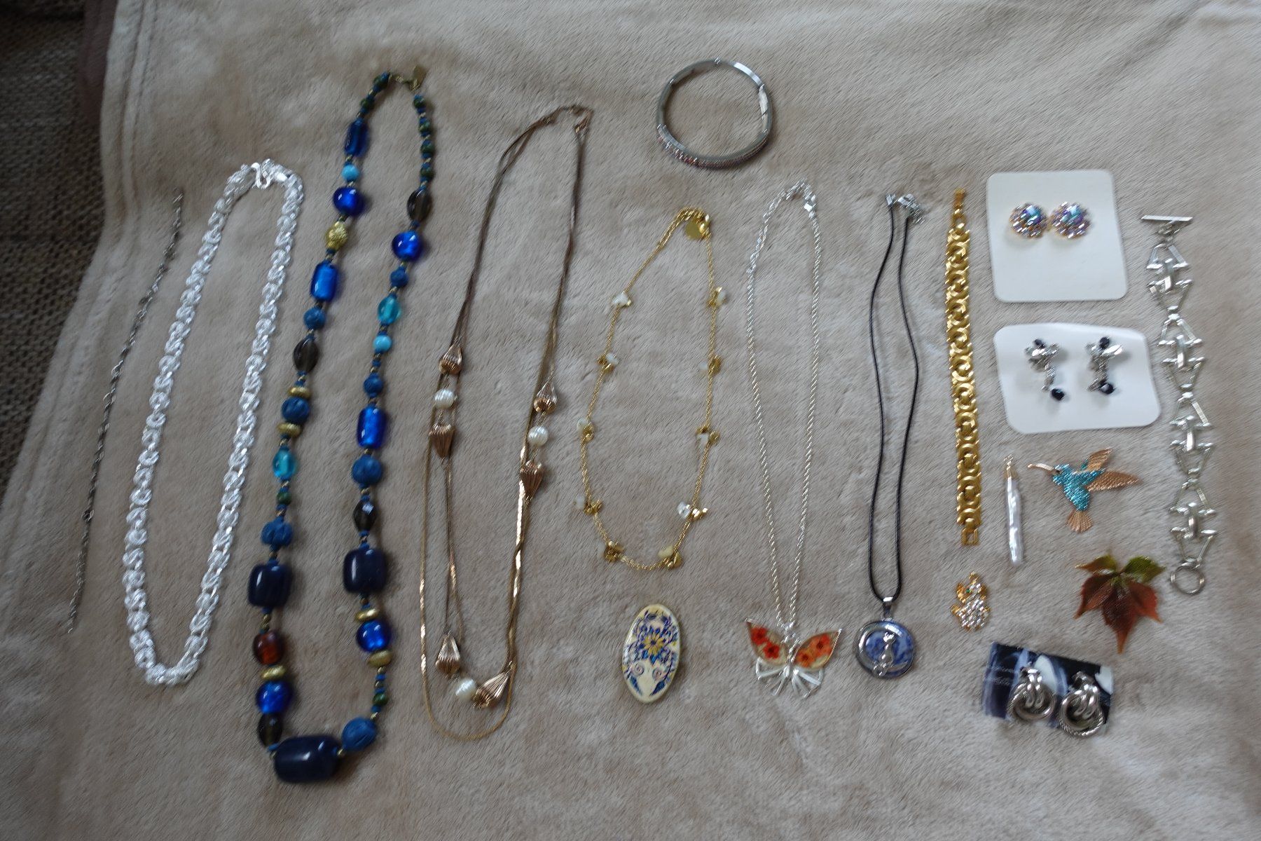 Autres bijoux: 1 schönes 21 teiliges Modeschmuck Set – D'occasion à rorschach par Babsi64