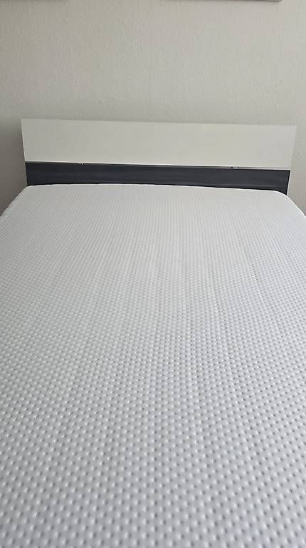 Letti: Lit avec sommier et matela comme neuf  – Usato da Vernier venduto da Patrick877 2