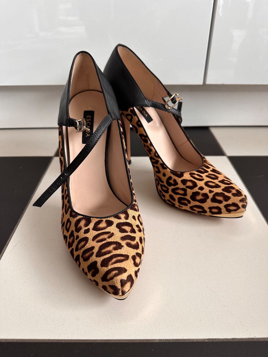 Escada Scarpe da donna: Escada Pumps Grösse 39 – Usato da Tannay venduto da naxos66