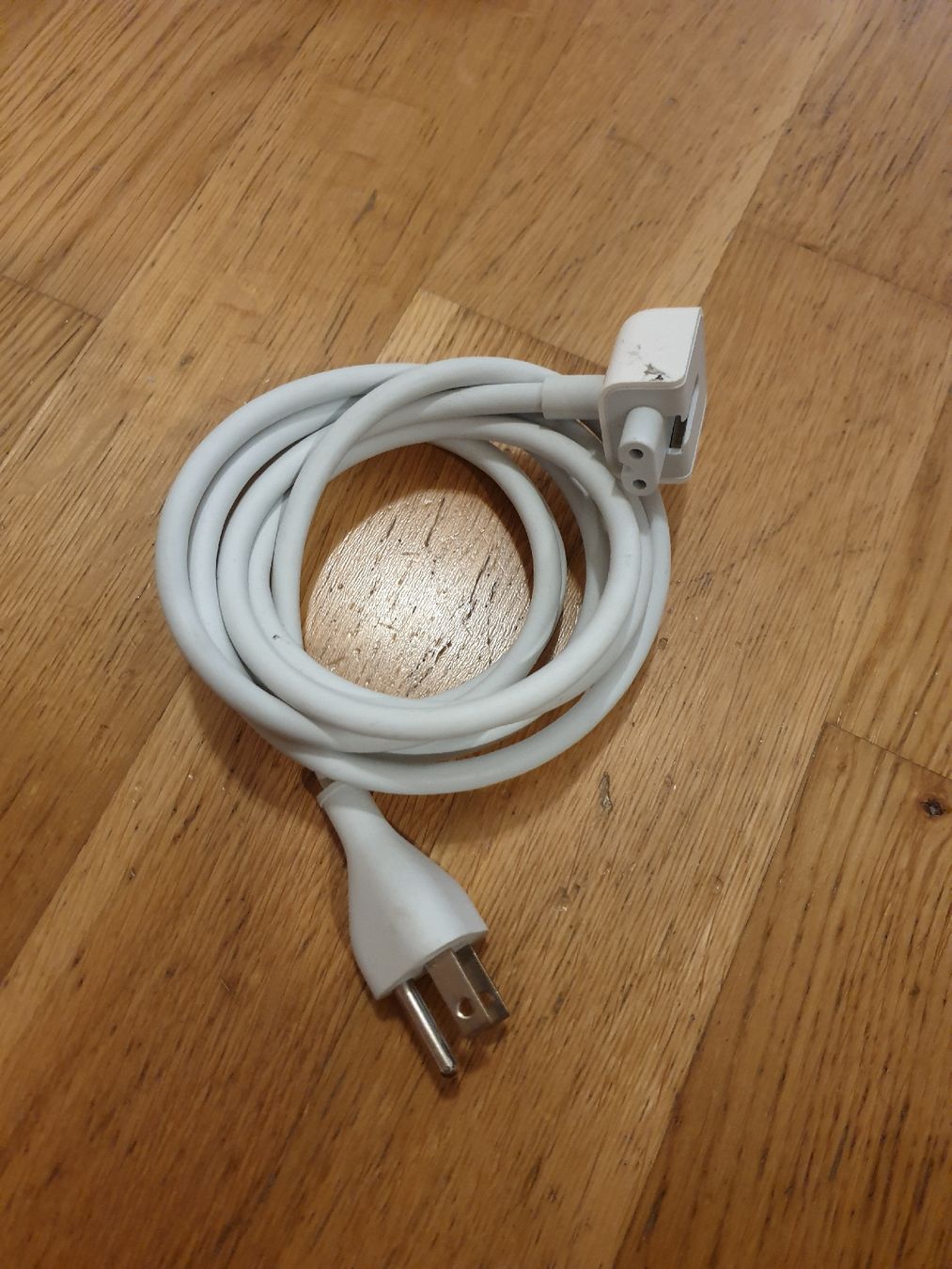 Apple Cavi: Apple MagSafe Ladekabel 012 – Usato da Ittigen venduto da Ziok187