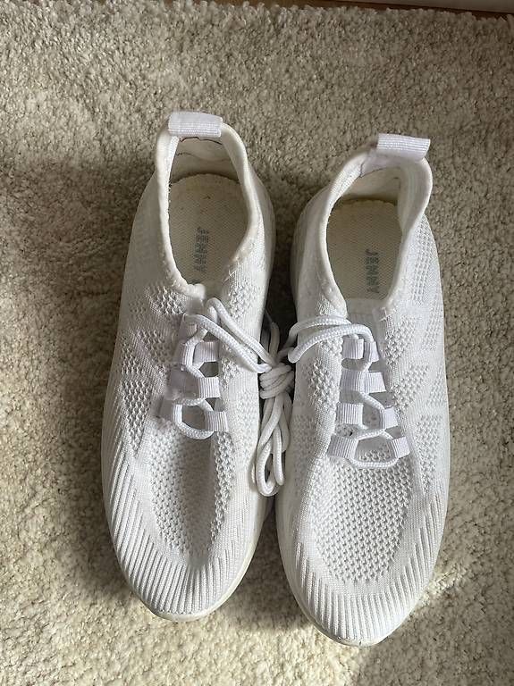 Chaussures femmes: Weisse Sneaker – D'occasion à Möriken AG par sel_9w5v 1