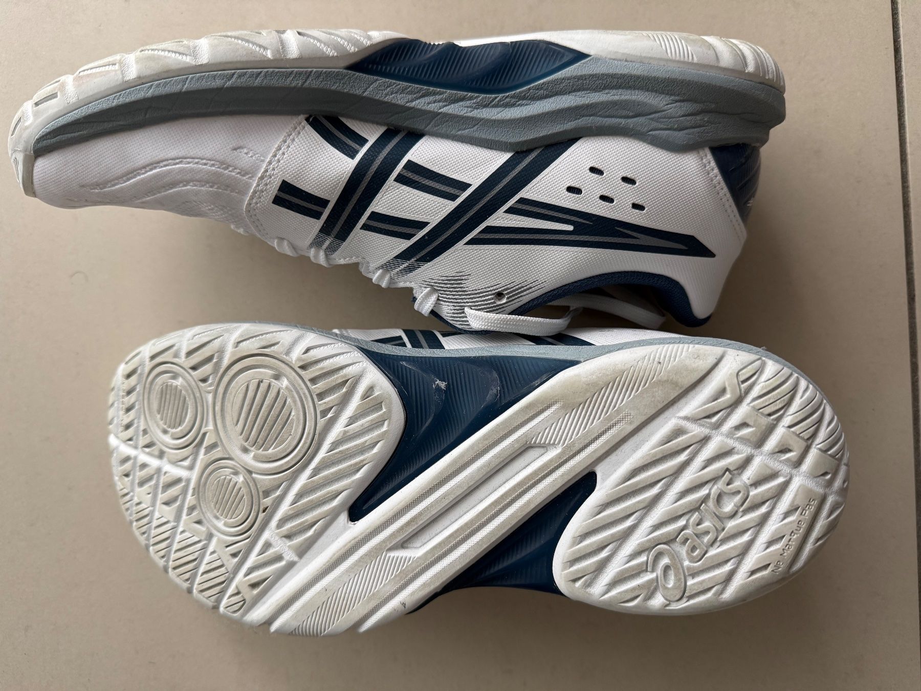 Asics Herrenschuhe: Asics Powerbreak FF Hallenschuh Gr. 41.5 – Gebraucht aus Domat/Ems von Furreri 1
