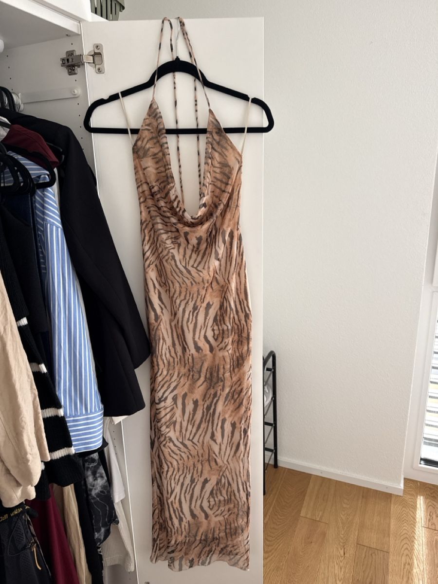 Bershka Kleider: Dress  – Gebraucht aus Nebikon von Preloved_bykelly
