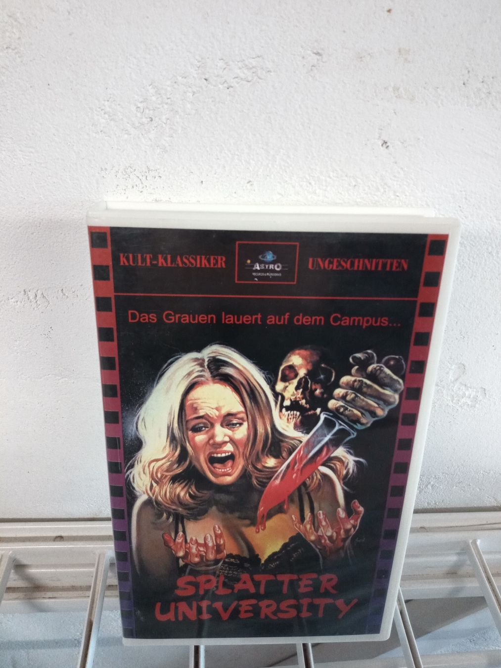 Tutti i VHS: VHS SPLATTER UNIVERSITY ASTRO VIDEO KULT HORROR SPLATTER – Usato da Brienz BE venduto da INTERNALFIRE