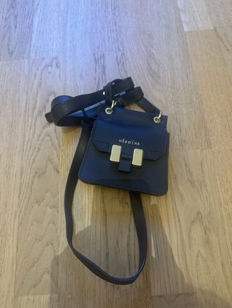Sehr kleine Tasche von der Marke Maison Heroine.
