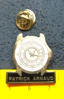 PATRICK ARNAUD UHR WATCH PIN GEPRÄGT SILBRIG VINTAGE