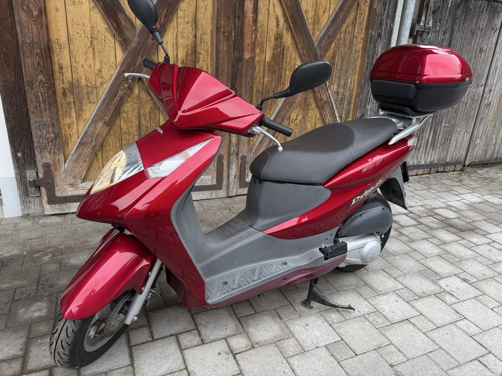 Elegantes Honda 125ccm Roller Bildnull
