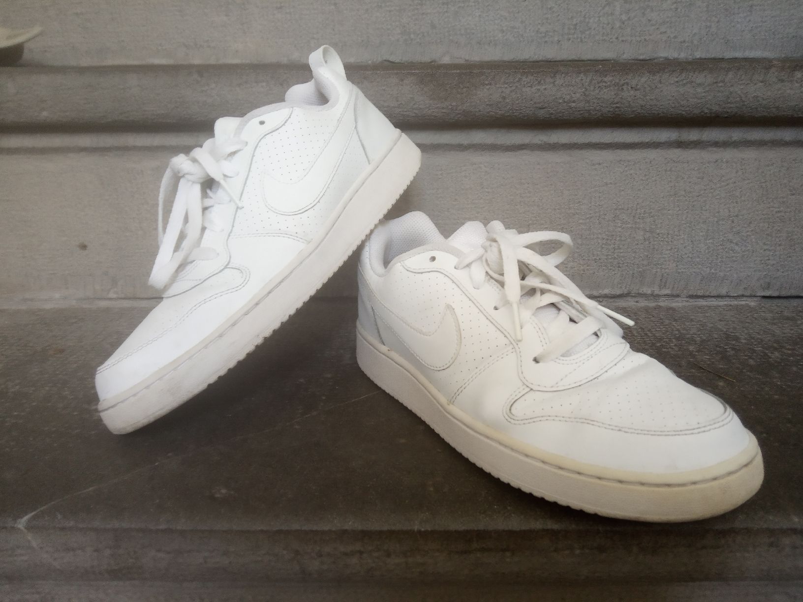Nike Scarpe da uomo: Nike Court Low – Usato da Rivaz venduto da AntoineGD