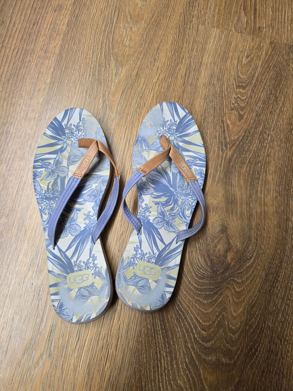 Ugg Chaussures femmes: Flipflops, Flip Flops Ugg Gr. 39 (Damen) – D'occasion à Nebikon par Japostyle