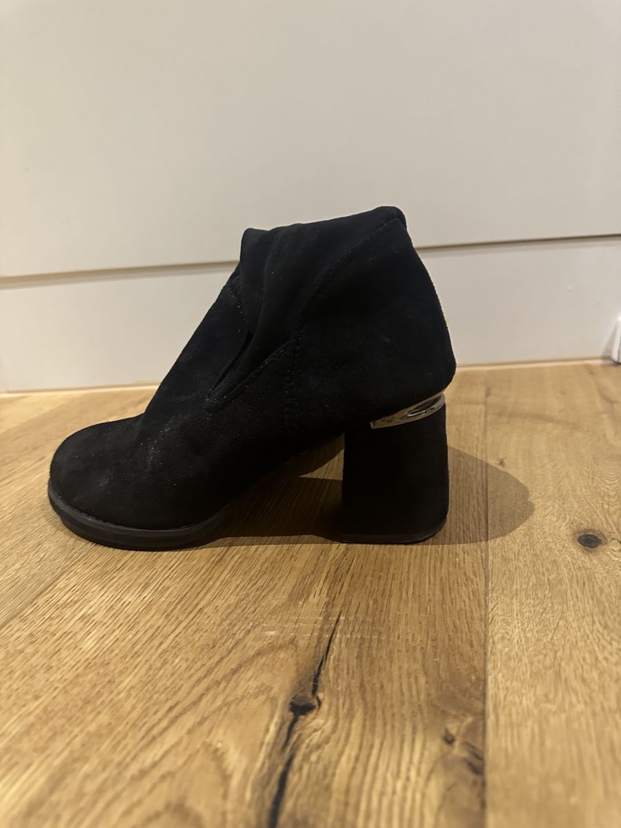 Scarpe da donna: Schwarze Overknee Stiefel – Usato da Perlen venduto da H.Spa 1