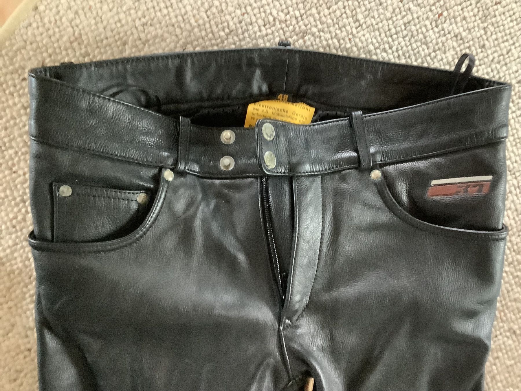 Lotti di vestiti: Motorrad Lederjacke mit Lederhose, Chopper Harley Highway 1 – Nuovo (secondo la descrizione) da Mauren venduto da Aero1094 4