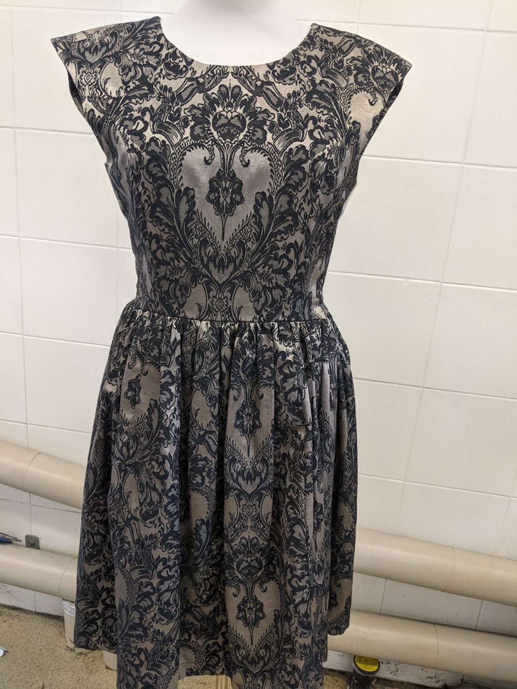 Vestiti: Traum Brokat kleid Gr M – Nuovo (secondo la descrizione) da Langnau am Albis venduto da Judithsebi
