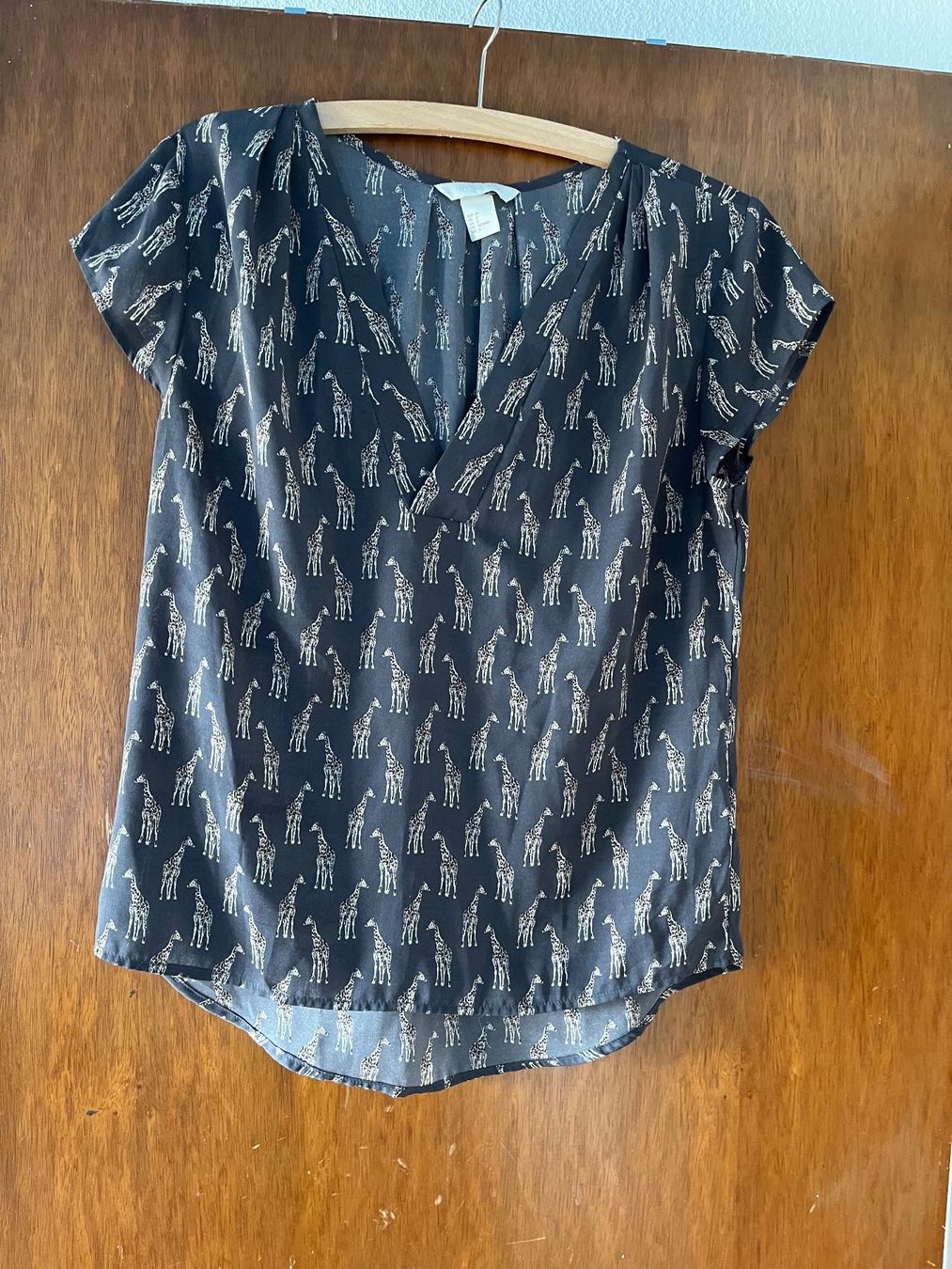 H&M Blusen: Kurzarmbluse mit Giraffen – Gebraucht aus Würenlos von Schnudi10