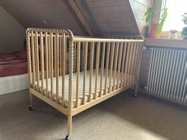 Kinderbett / Babybett aus Holz mit Räder