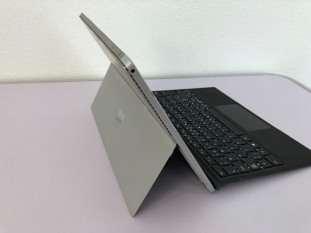 Surface Pro 4, i56300U, 8GB RAM, 256GB SSD, Akku 84.6 Kaufen auf Ricardo