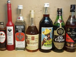 7 Fl. Destillate: Rhum/ Marc/ Vodka/ Kirsch. #1888
