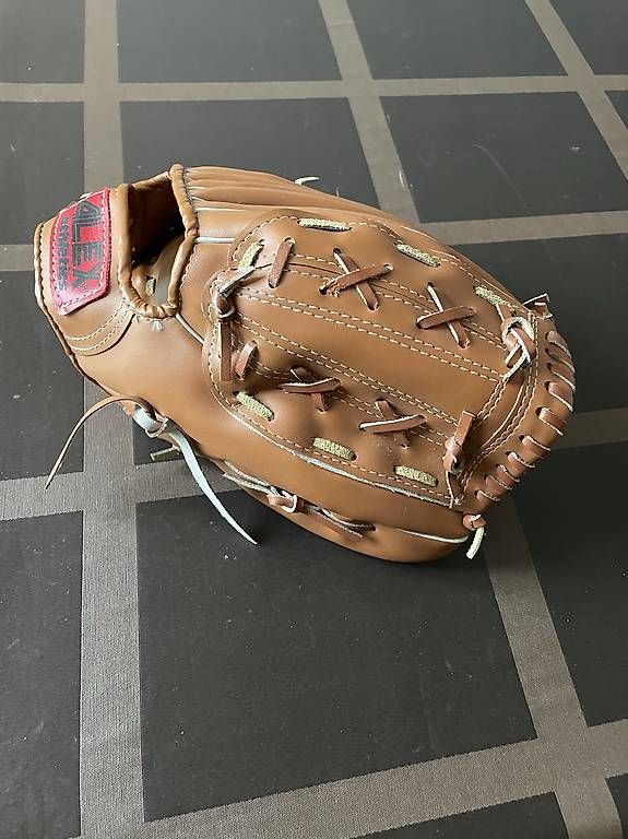 Handschuhe & Handstulpen: Guanto da baseball  – Neu und originalverpackt aus Olten von fra_82zs 1