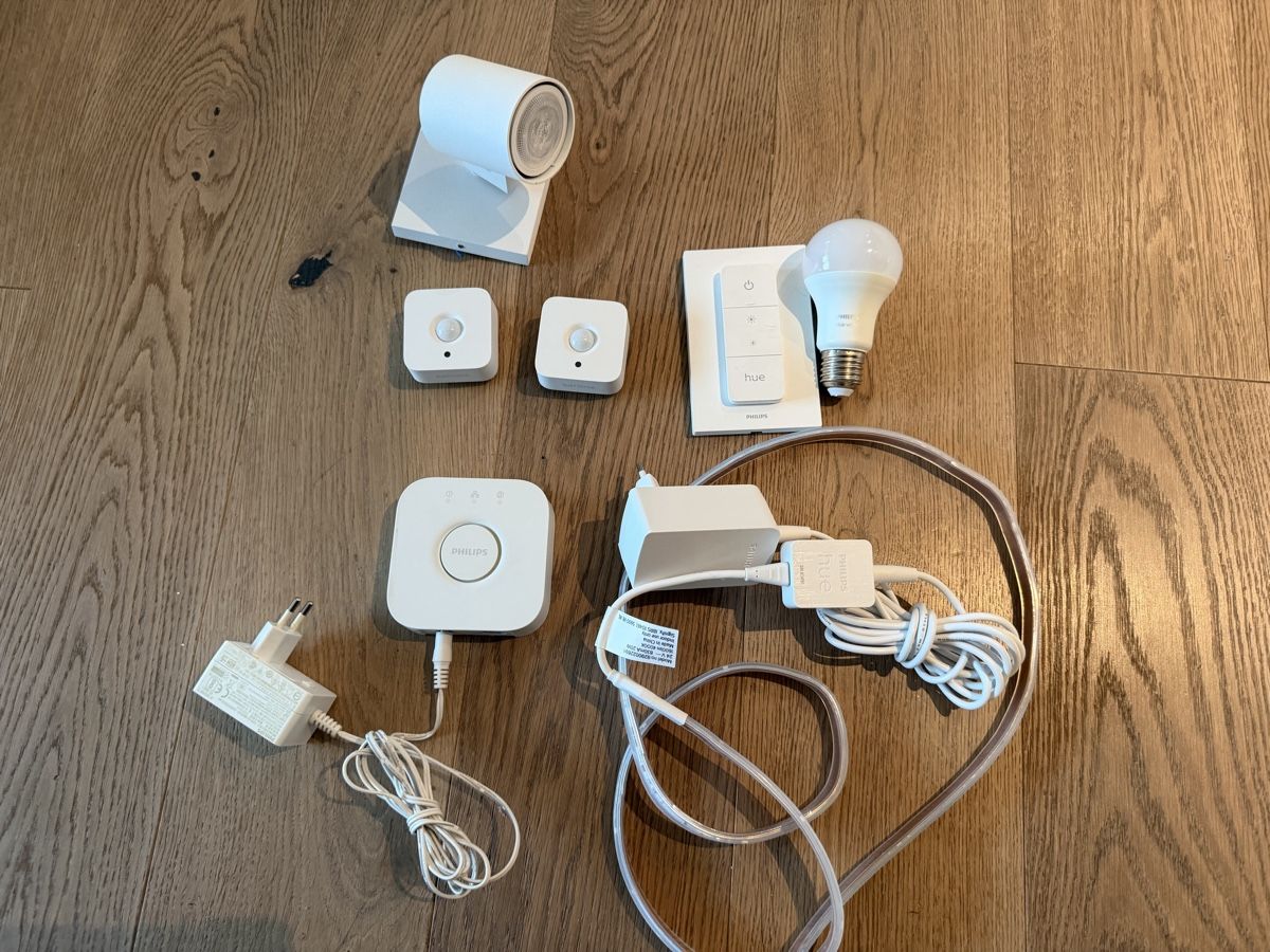 Philips Lampen: Philips Hue Smart Home Set Bridge Lampen Sensor Switch – Gebraucht aus Küsnacht ZH von olgig