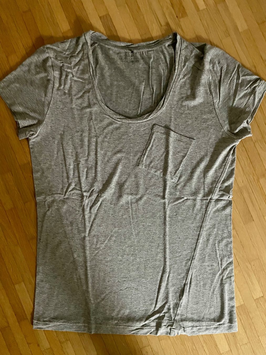 T-shirt: schönes tshirt von birger in der gr s – Usato da Rotkreuz venduto da 4evermine