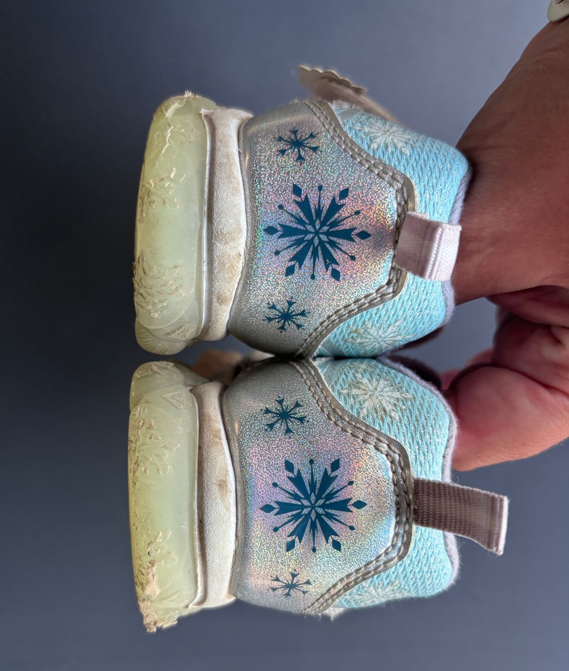 Scarpe per ragazze: Frozen Blinkende Sneaker Gr 27 – Usato da Brugg AG venduto da tsannen 3