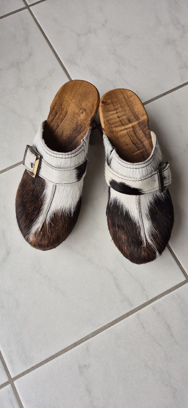 Herrenschuhe: Woody Clogs, Gr. 42, mit Kuhfell, neu – Neu und originalverpackt aus Oetwil am See von jarra01 9