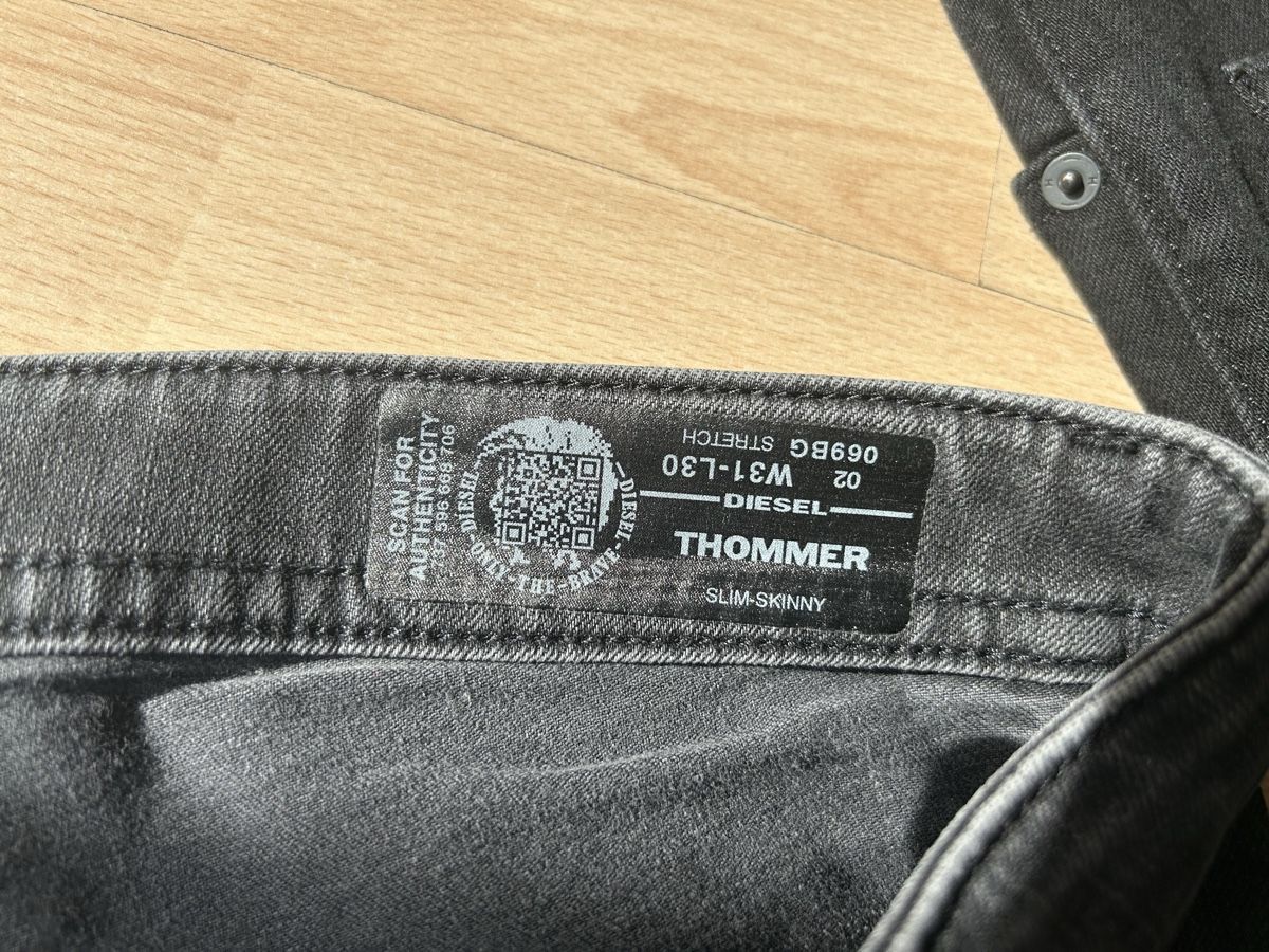 Pantaloni: Hosen Diesel / Haikure Medium 3x – Usato da Zürich venduto da Sherpa 3