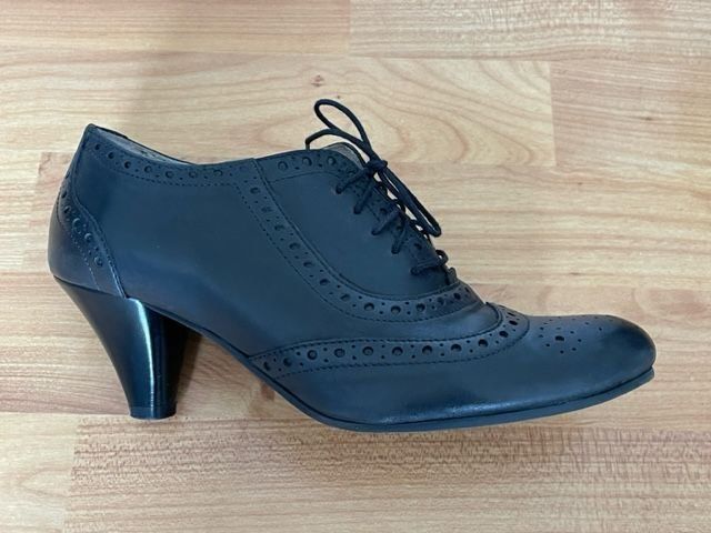 Scarpe da donna: Leder Halbschuhe, Absatz 5.5 cm, Grösse 39 – Usato da Niederweningen venduto da sho_mb8y