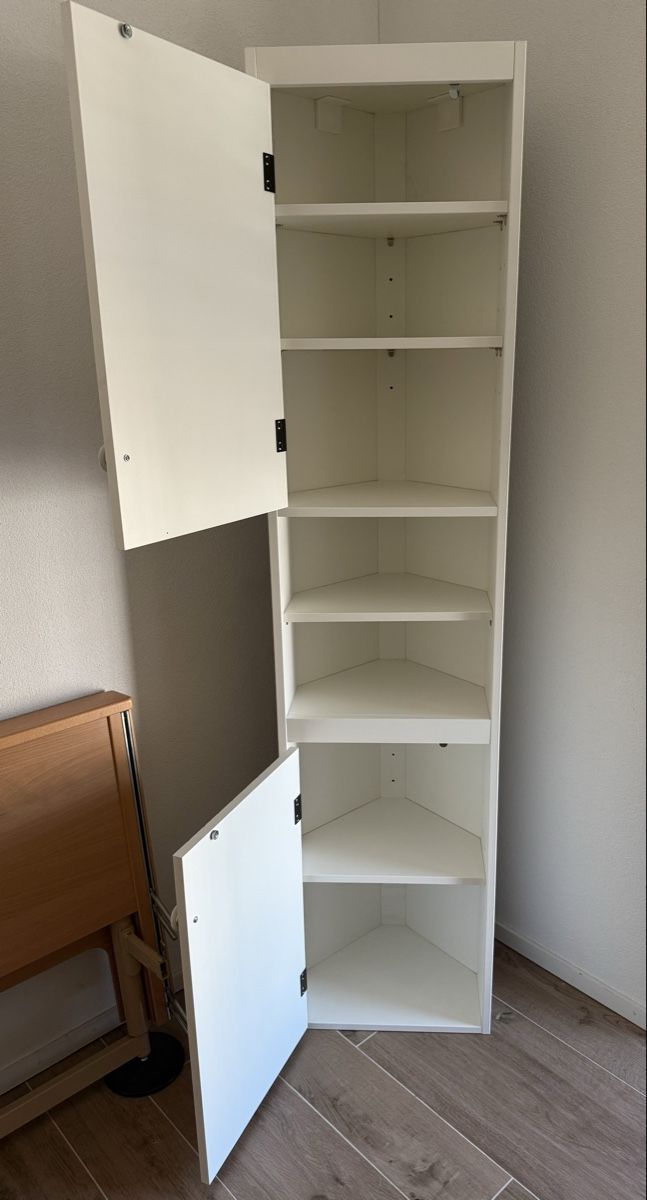 Ikea Armadi: Badezimmer Eckschrank – Usato da Bülach venduto da LauraT 1