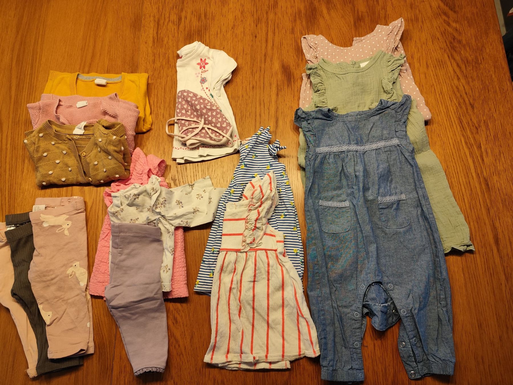 Lotti & Set di vestiti: Kleiderpaket Mädchen Gr 68 – Usato da Liestal venduto da lat_s5fs