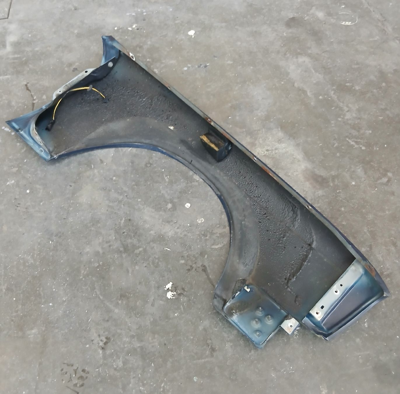 Jaguar Tutti pezzi di ricambio auto: Aile gauche Jaguar XJ40 – Usato da la heutte venduto da Auto-stock 2