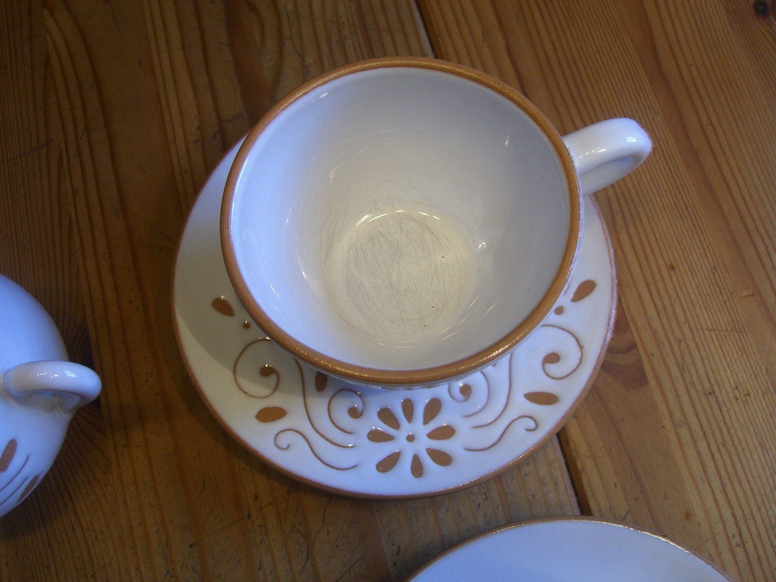 Set di piatti: handgetöpfertes Kaffeegeschirr Keramik – Usato da Winterthur venduto da Gaia 9