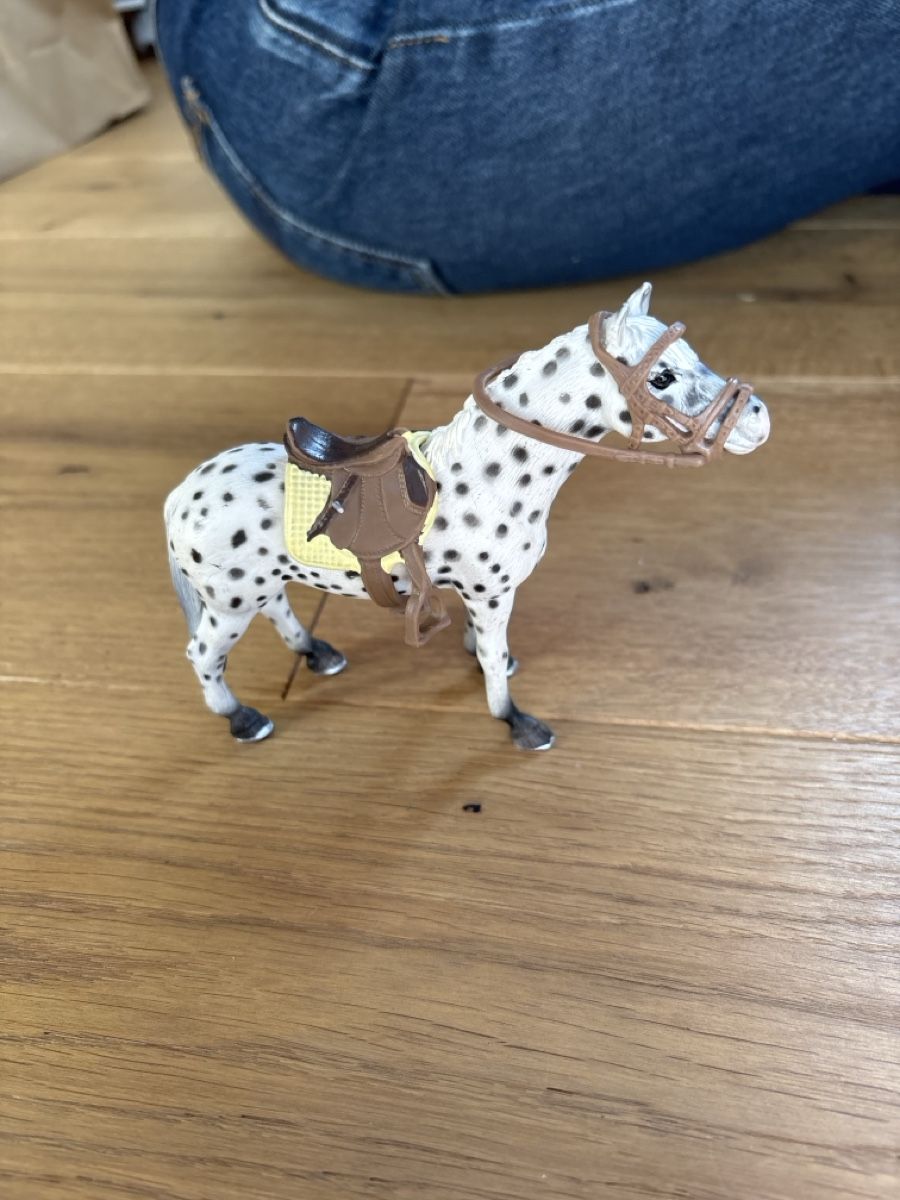 Schleich Spielzeuge: Schleich Pferde mit Sattel (7) – Gebraucht aus Meiringen von enilorac2000 1