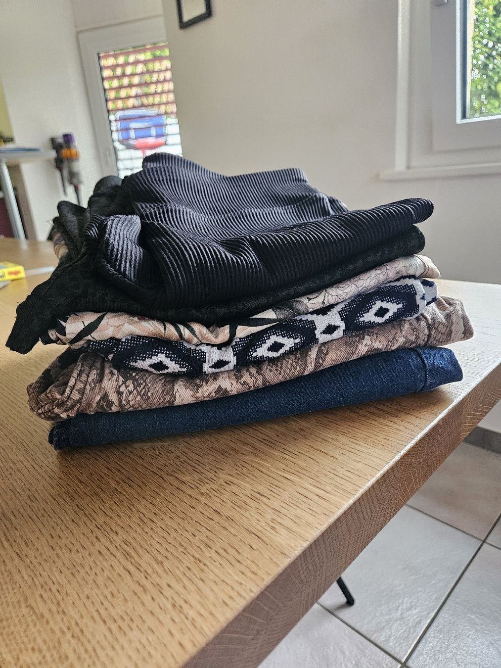 Lots de vêtements: Lot taille M – D'occasion à Vétroz par sas_yln5 3